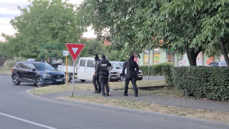 perchezitii la satu mare mascati5.jpg