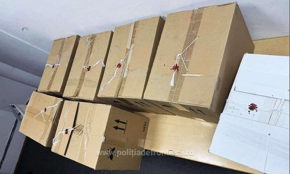 FOTO. Ce au descoperit frontieriștii sătmăreni într-o mașină înmatriculată în Polonia. Marfa toxică valora peste 5.000 de lei