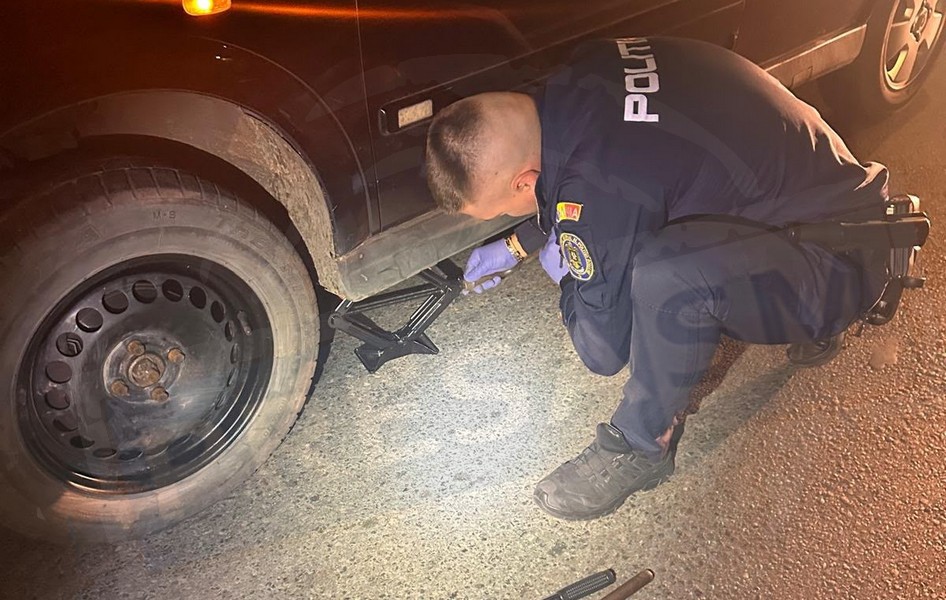 politist satu mare roata de rezerva pana (3).jpg
