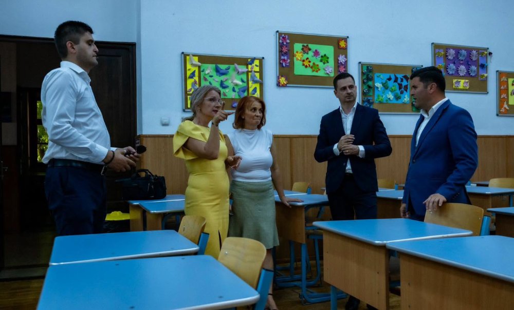 Adrian Cozma, în vizită prin școlile din Satu Mare înainte de primul clopoțel. Investiții moderne, dar și lucrări care „se lasă așteptate”