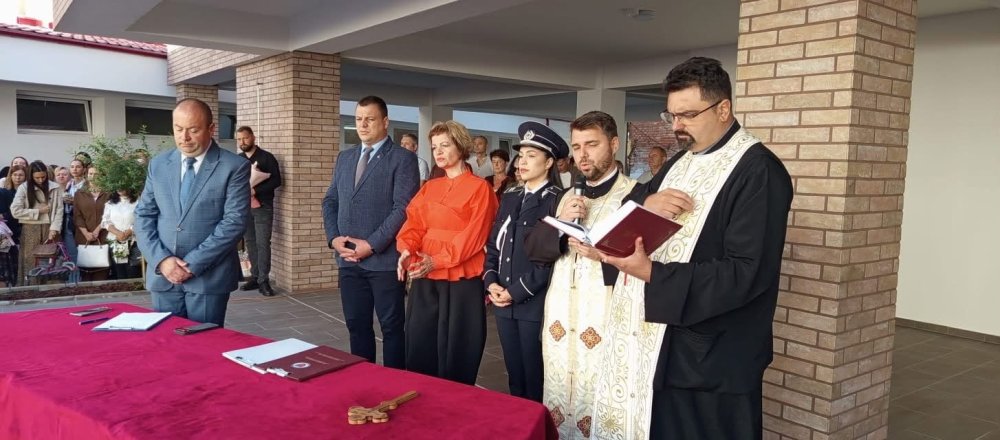 oficialitati scoala (2).jpeg