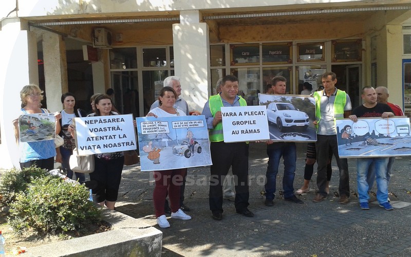 vor protesta în fața Prefecturii Satu Mare