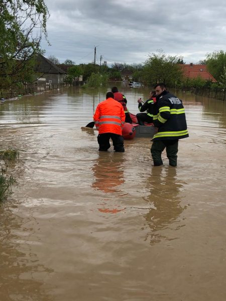 Sătmăreni evacuați din calea inundațiilor